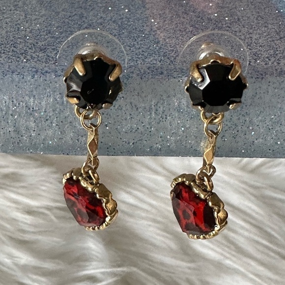 Vintage Betsey Johnson Leopard Print Red Heart Pendant Gold Statement Earrings - Picture 3 of 5